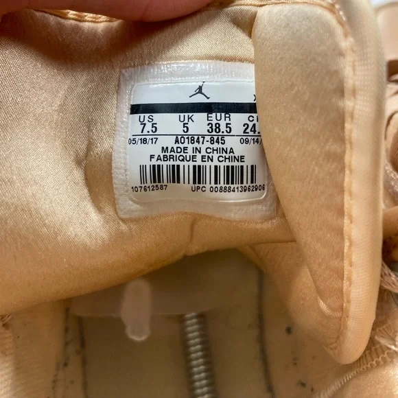 Jordan 1 Season of Her: Ice Peach (Women’s) - Picture 4 of 6